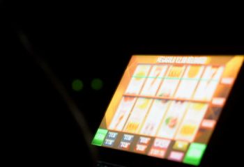 Live Casino Dealers That Elevate the Fairplay24 Experience